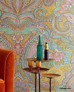 תמונת קיר קשמיר זעפרן, פרחי פייזלי ענקיים בסגנון חבל קשמיר ובצבעי תבלין על רקע זהב