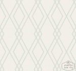 טפט קיר מעויינים משתלבים זה בזה הדוגמה בכסוף מנצנץ על רקע לבן שמנת