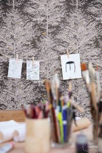 ⁦טפט עצים ביער ירוק בקבוק נגיעות זהב⁩ – תמונה ⁦2⁩