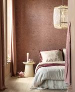 ⁦טפט פיפ פרחי משי על רקע חום טרקוטה⁩ – תמונה ⁦2⁩