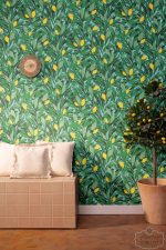 טפט קאסיס עלים ולימונים ירוק שחור רקע תכלת