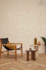 טפט עלים טקסטורלי שמנת רקע מוקה בהיר